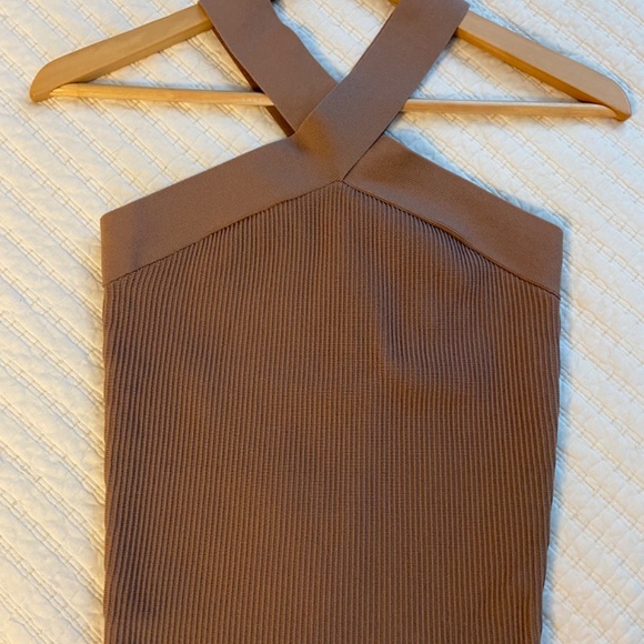 Babaton Aritzia Criss Cross Tank Top - Picture 3 of 3